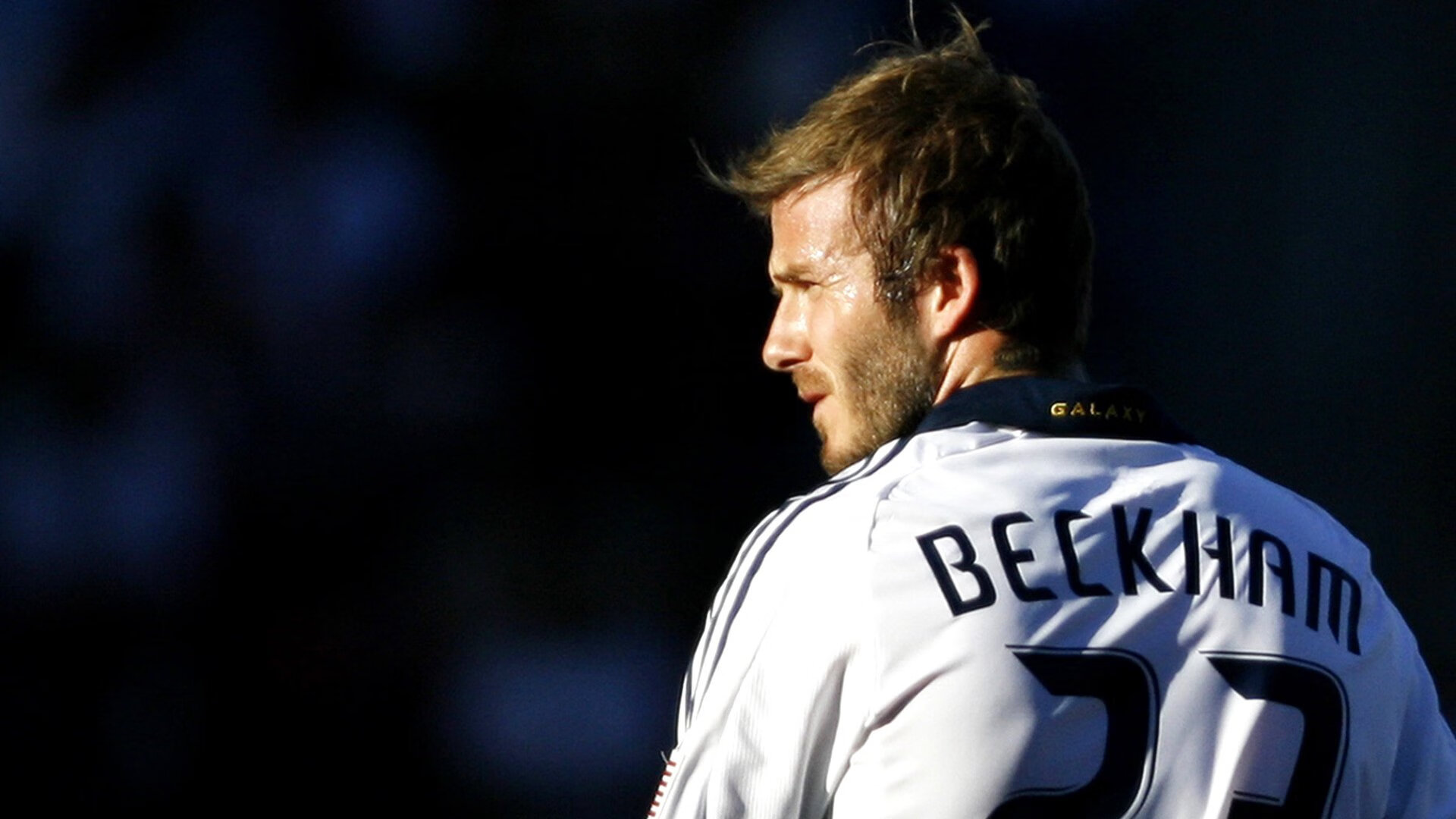 《虚拟现实电竞：沉浸式体验开启新篇章》，虚拟现实技术给电竞赛事带来的创新